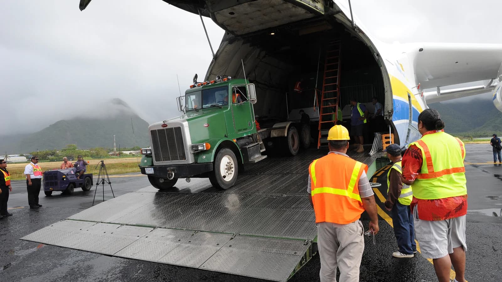 Public-domain FEMA photograph of a Peterbilt tractor unloading from an Antonov cargo aircraft in American Samoa